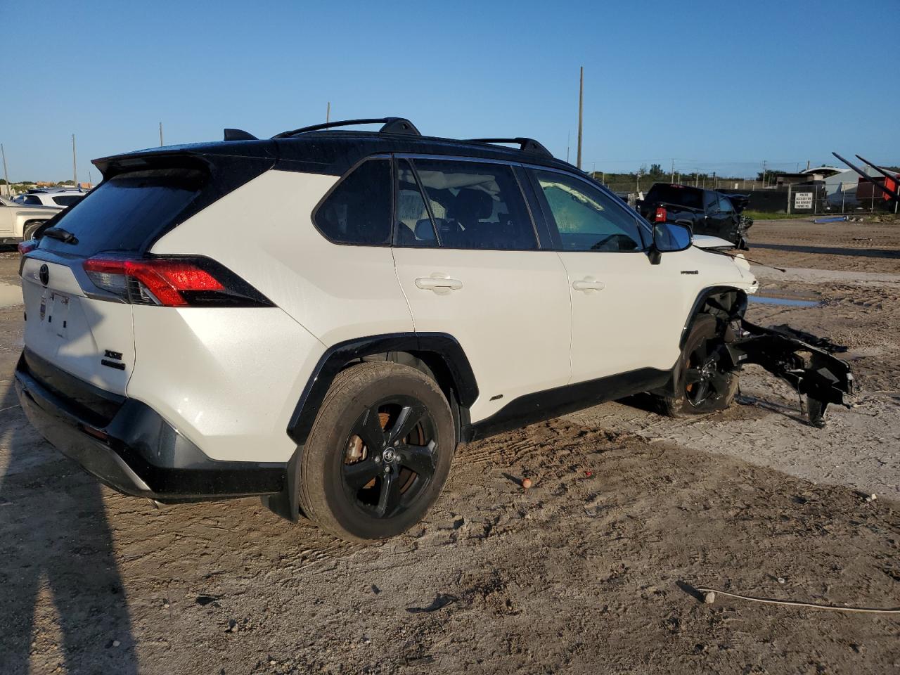 2020 Toyota RAV 4 VIN JTMEWRFV1LJ041375 Copart auction photo, front end / rear end damage thumbnail 3