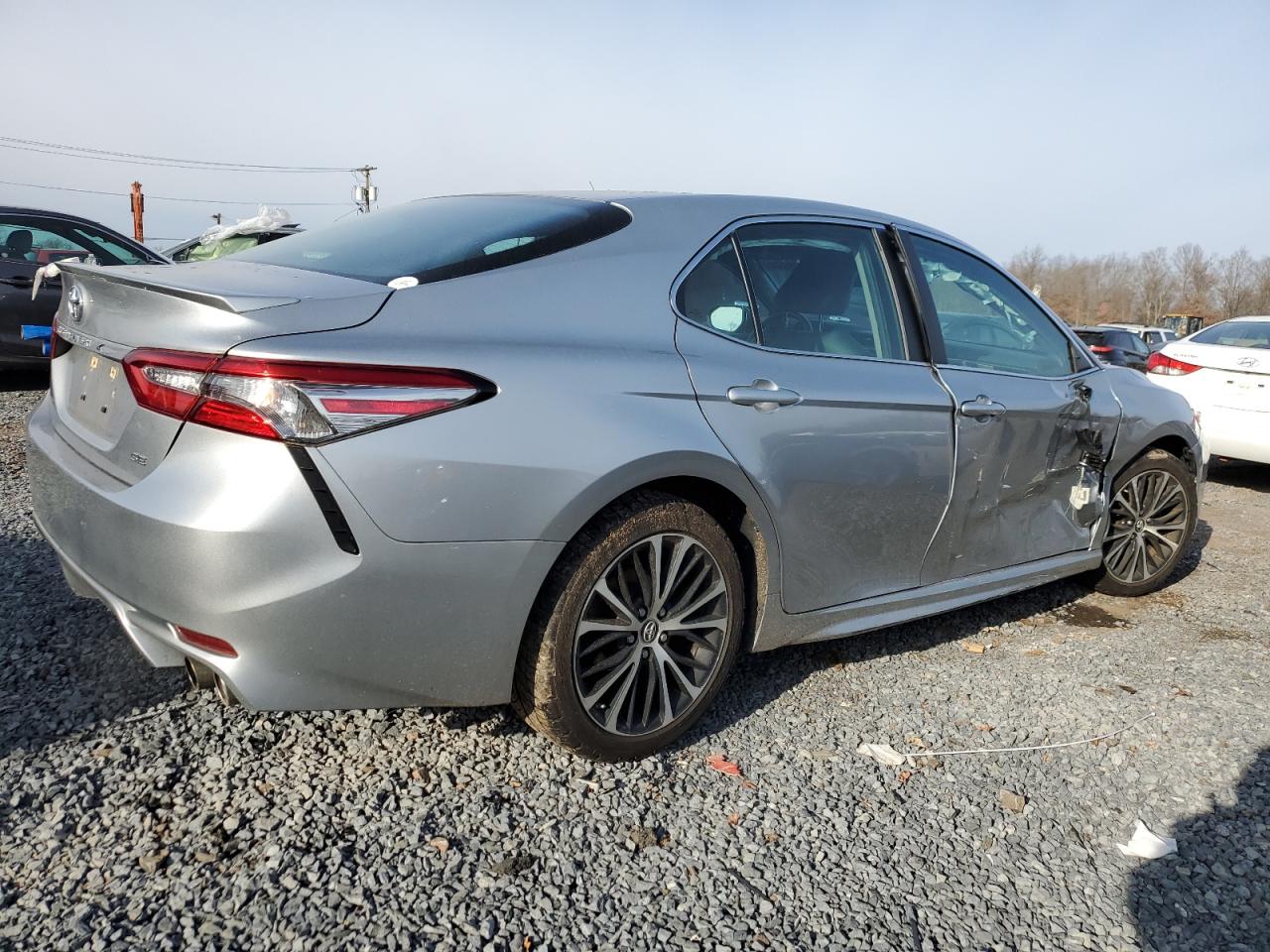 2018 Toyota Camry VIN 4T1B11HK8JU668619 Copart auction photo, side / front end damage thumbnail 3