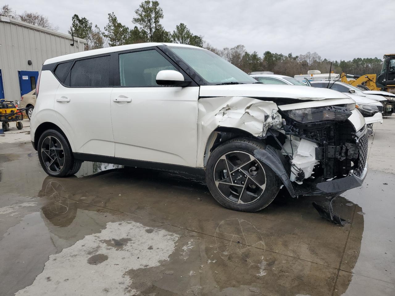 2024 KIA Soul VIN KNDJ33AU7R7899104 Copart auction photo, front end / minor dent/scratches damage thumbnail 4