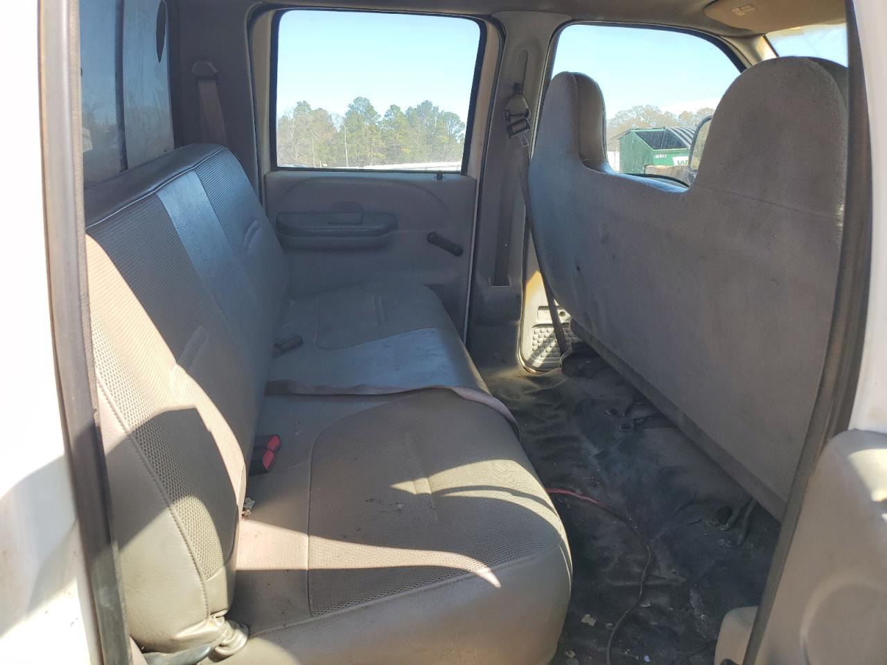 2000 Ford F350 VIN 1FTSW30L6YEB51197 Copart auction photo, all over damage thumbnail 11