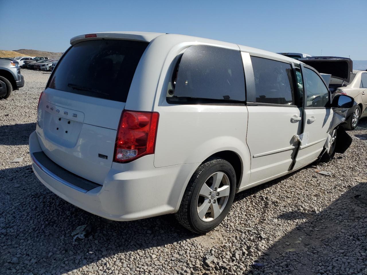 2013 Dodge Caravan VIN 2C4RDGBG3DR651424 Copart auction photo, front end damage thumbnail 3