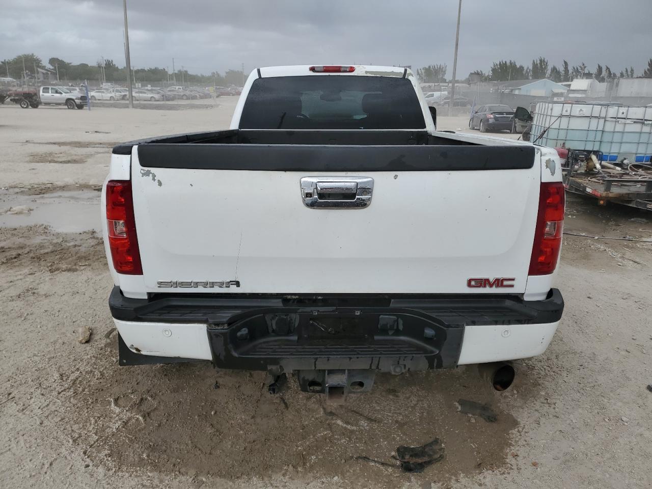 2011 GMC Sierra VIN 1GT426C87BF152261 Copart auction photo, side / front end damage thumbnail 6