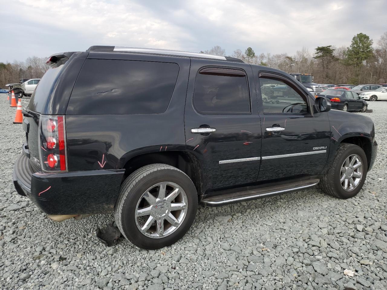 2011 GMC Yukon VIN 1GKS2EEF4BR246923 Copart auction photo, top/roof / minor dent/scratches damage thumbnail 3
