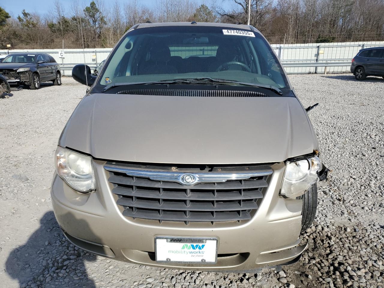 2006 Chrysler Town & Country VIN 2A4GP54L16R714059 Copart auction photo, front end / side damage thumbnail 5