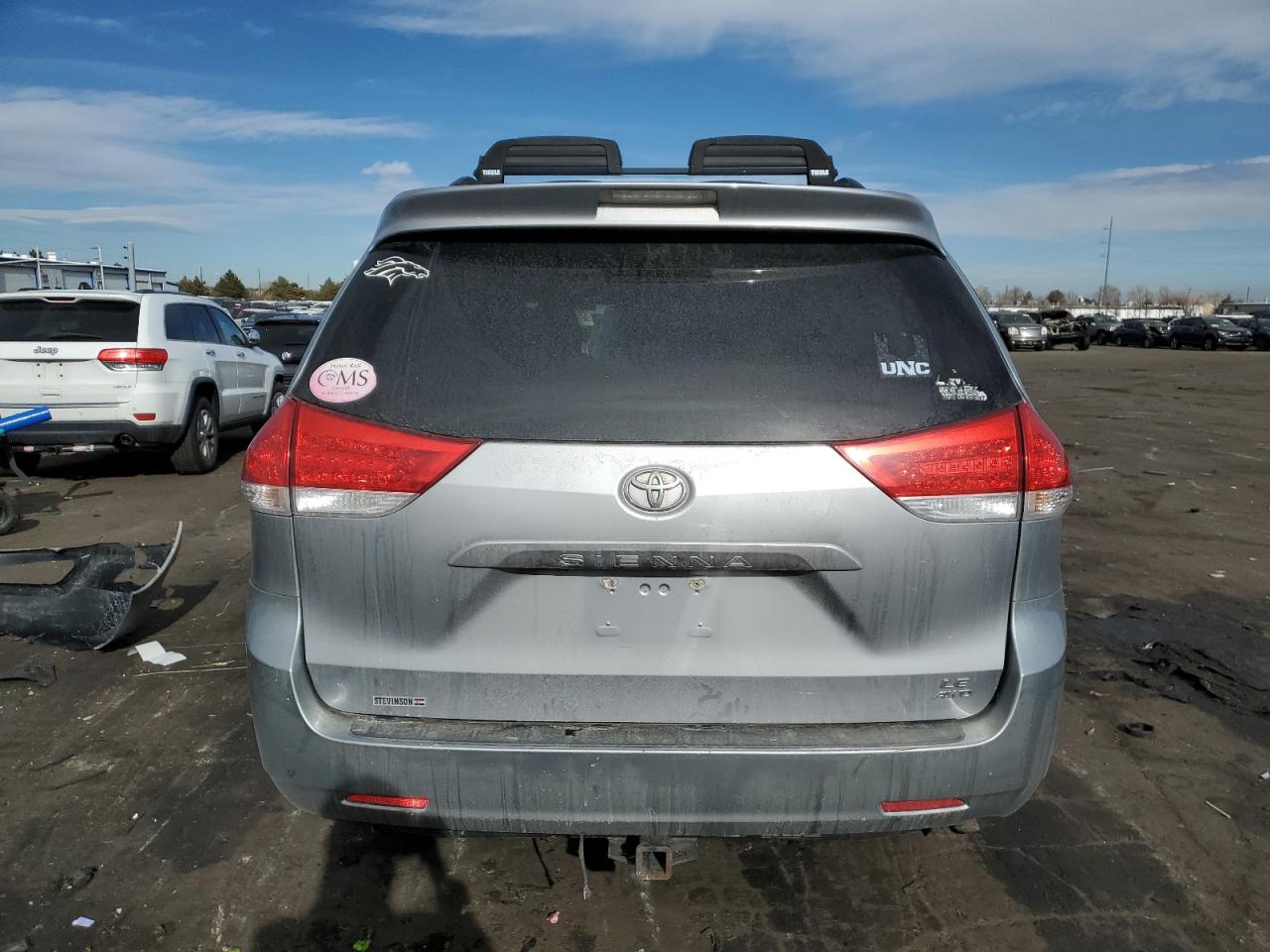 2011 Toyota Sienna VIN 5TDJK3DC7BS024977 Copart auction photo, front end damage thumbnail 6