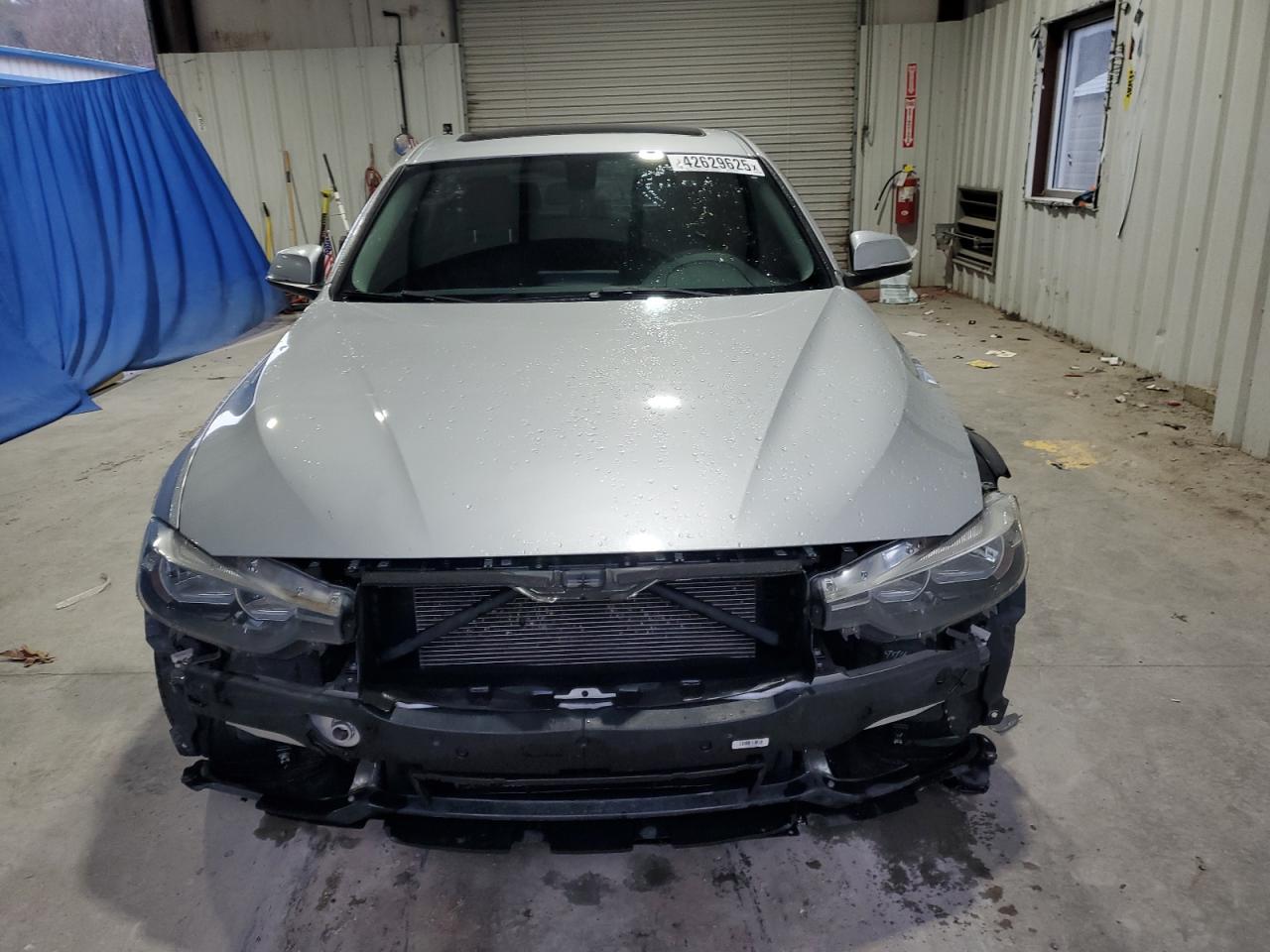 2016 BMW 3er VIN WBA8E5G56GNU20682 Copart auction photo, all over damage thumbnail 5