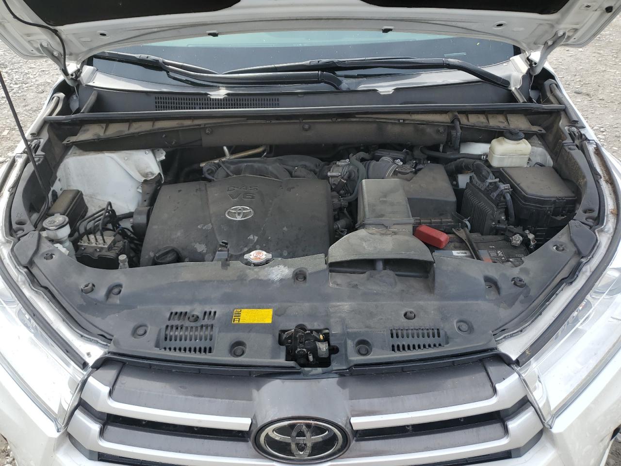 2018 Toyota Highlander VIN 5TDKZRFH1JS532906 Copart auction photo, side damage thumbnail 13