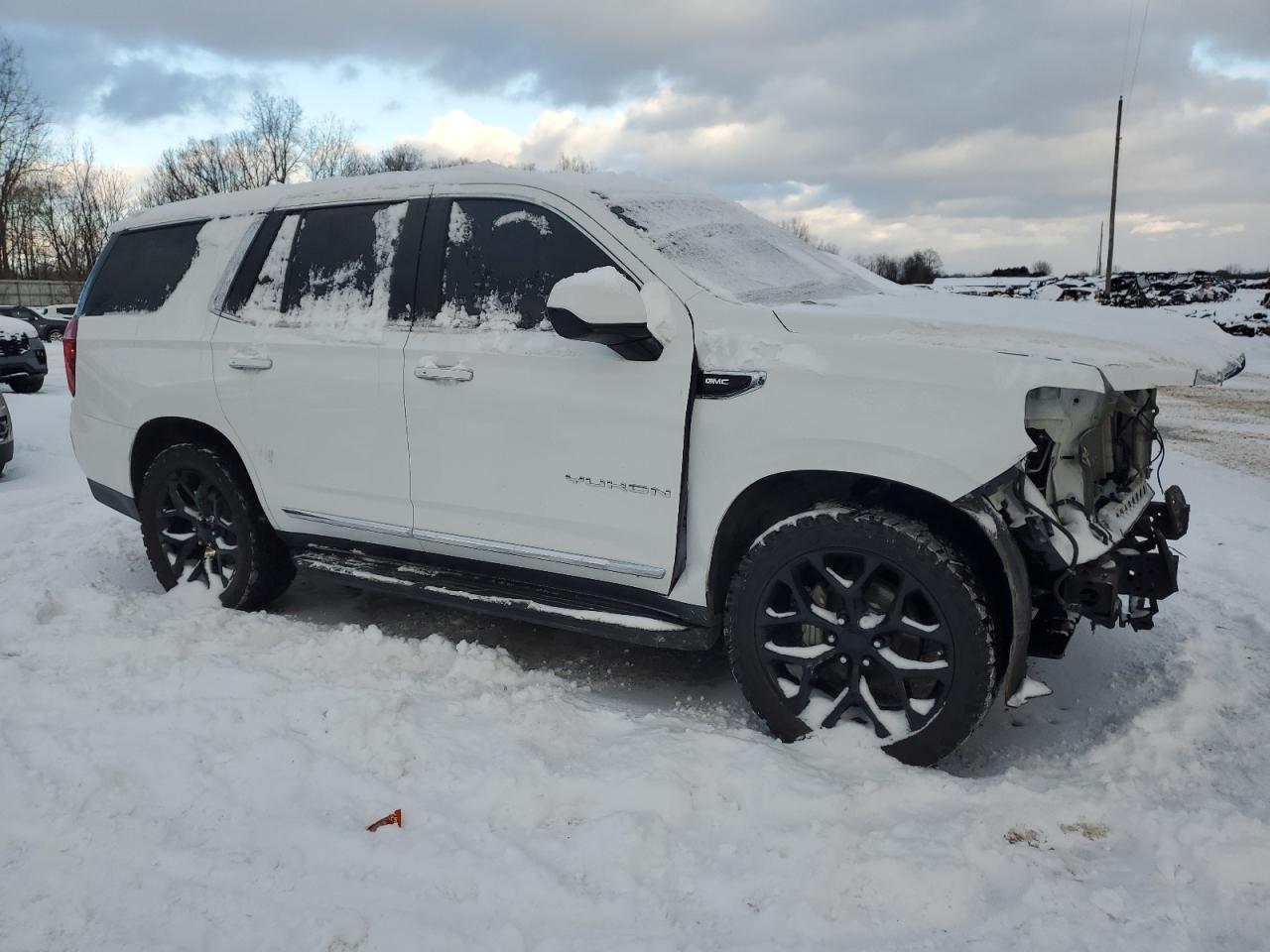 2021 GMC Yukon VIN 1GKS2BKD1MR273887 Copart auction photo, front end / side damage thumbnail 4