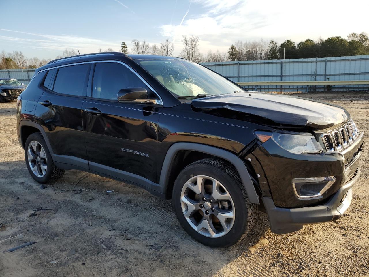 2018 Jeep Compass VIN 3C4NJDCB0JT168166 Copart auction photo, front end / minor dent/scratches damage thumbnail 4