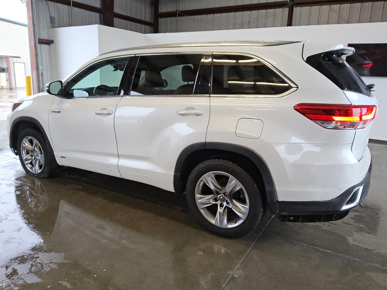 2018 Toyota Highlander VIN 5TDDGRFH2JS044014 Copart auction photo, front end / rear end damage thumbnail 2
