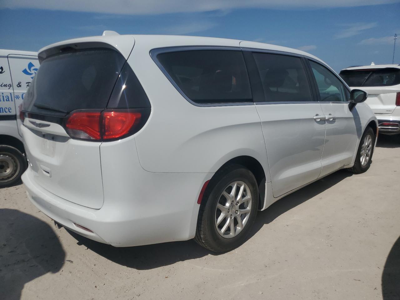 2017 Chrysler Pacifica VIN 2C4RC1CGXHR515005 Copart auction photo, water/flood damage thumbnail 3