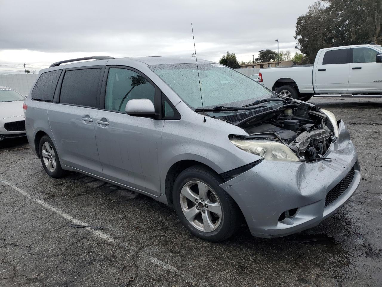 2013 Toyota Sienna VIN 5TDKK3DC0DS284404 Copart auction photo, front end damage thumbnail 4