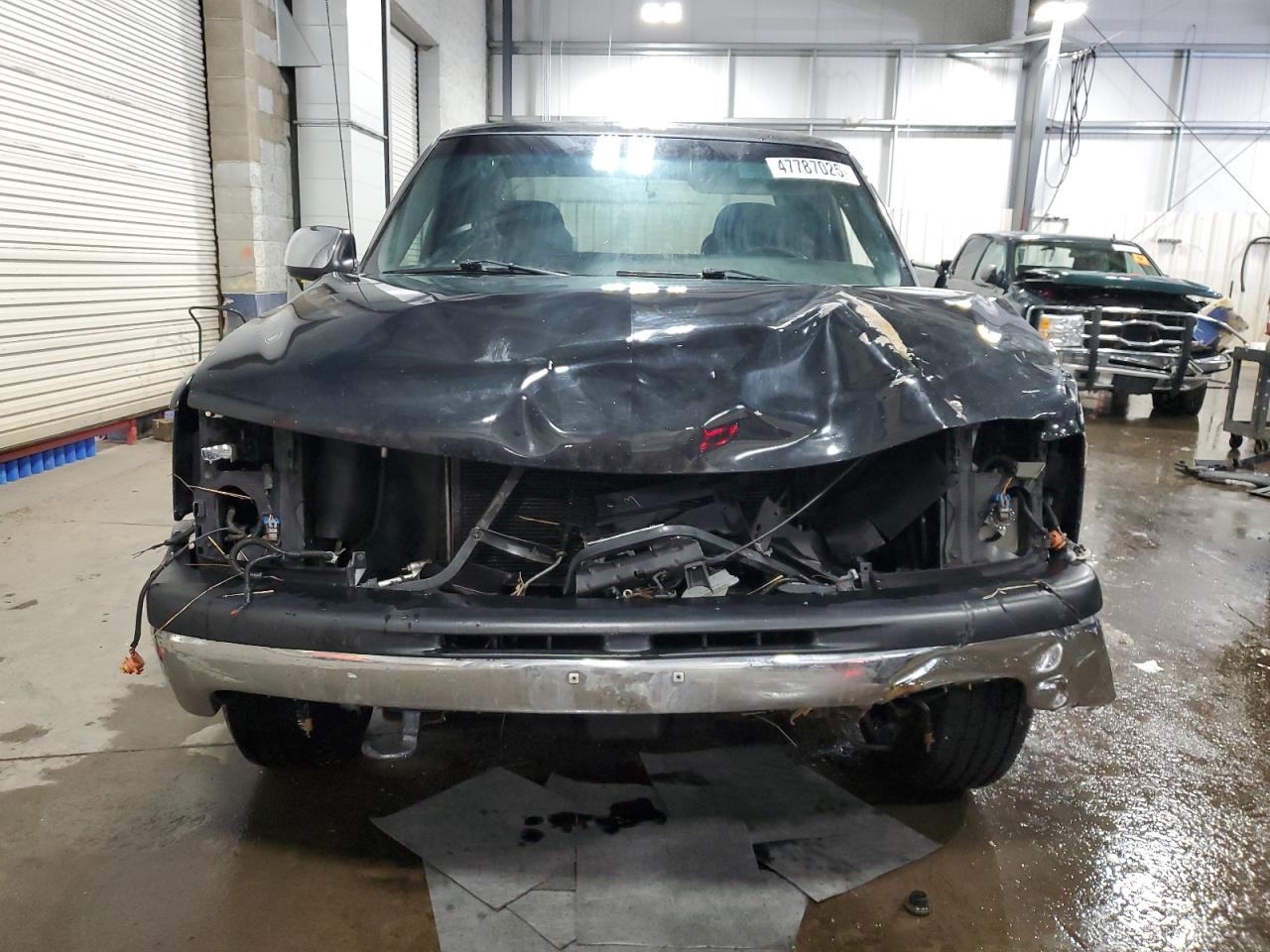 2000 Chevrolet Silverado VIN 1GCEK19T7YE229468 Copart auction photo, front end / side damage thumbnail 5