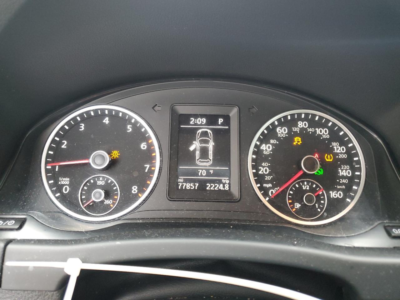 2018 Volkswagen Tiguan VIN WVGBV7AX5JK002360 Copart auction photo, rear end / minor dent/scratches damage thumbnail 9