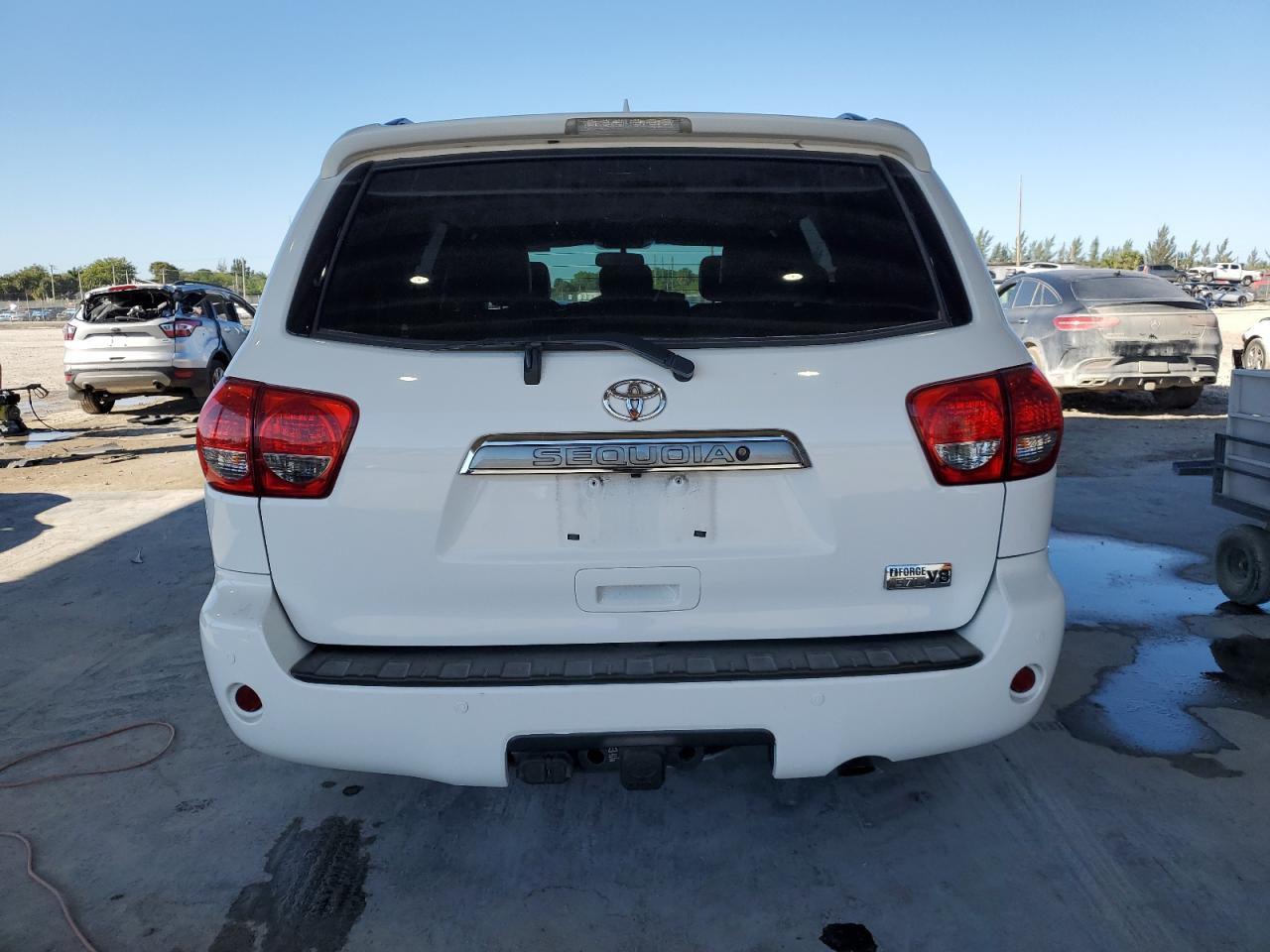 2016 Toyota Sequoia VIN 5TDJY5G15GS132803 Copart auction photo, front end / minor dent/scratches damage thumbnail 6
