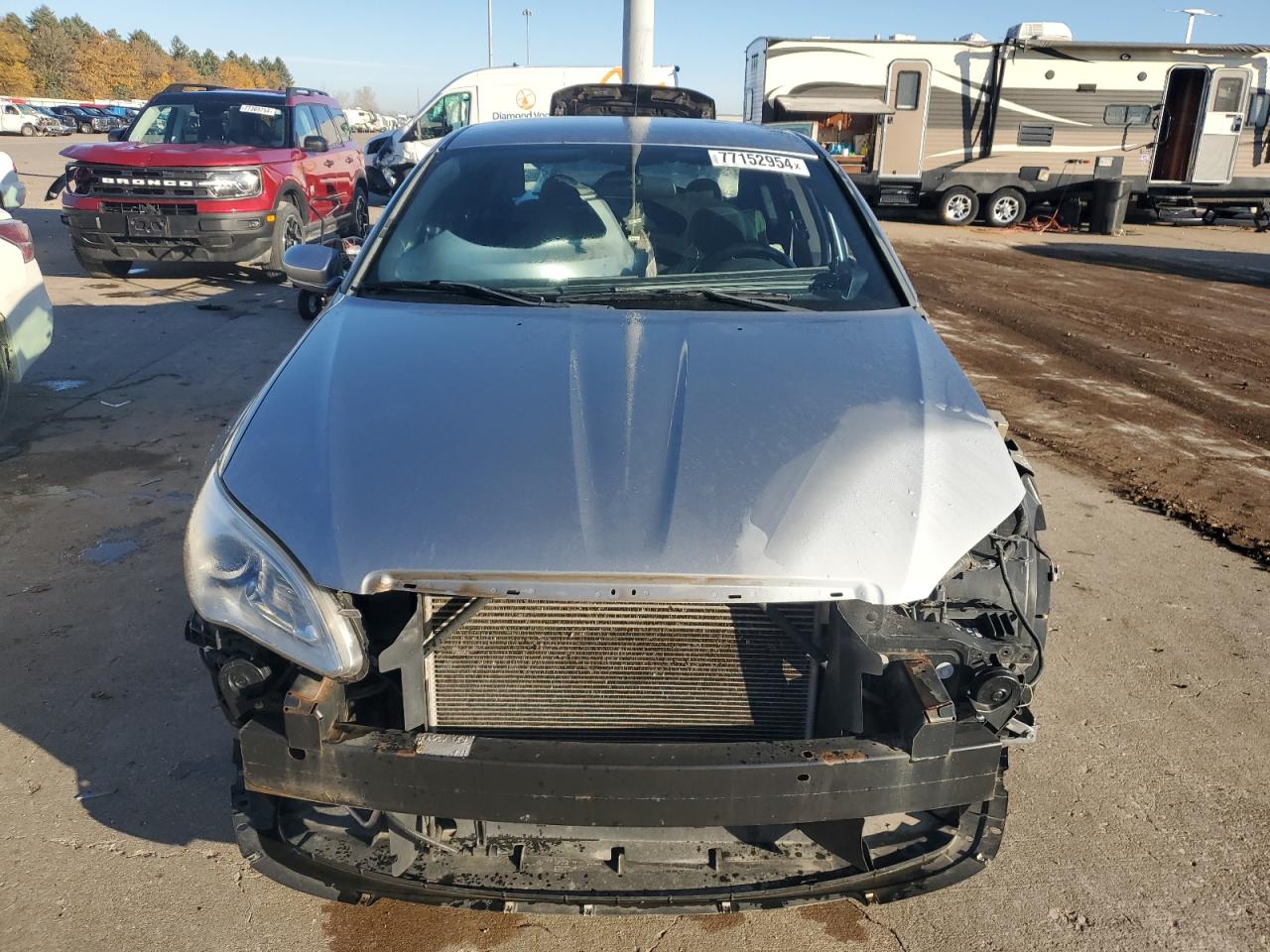 2013 Chrysler 200 VIN 1C3CCBBB7DN557564 Copart auction photo, front end / minor dent/scratches damage thumbnail 5