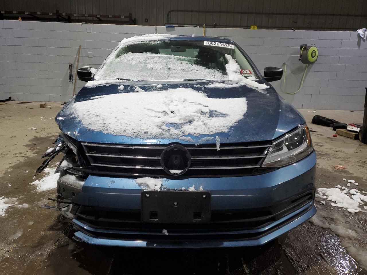 2015 Volkswagen Jetta VIN 3VW1K7AJ8FM404150 Copart auction photo, front end / side damage thumbnail 5