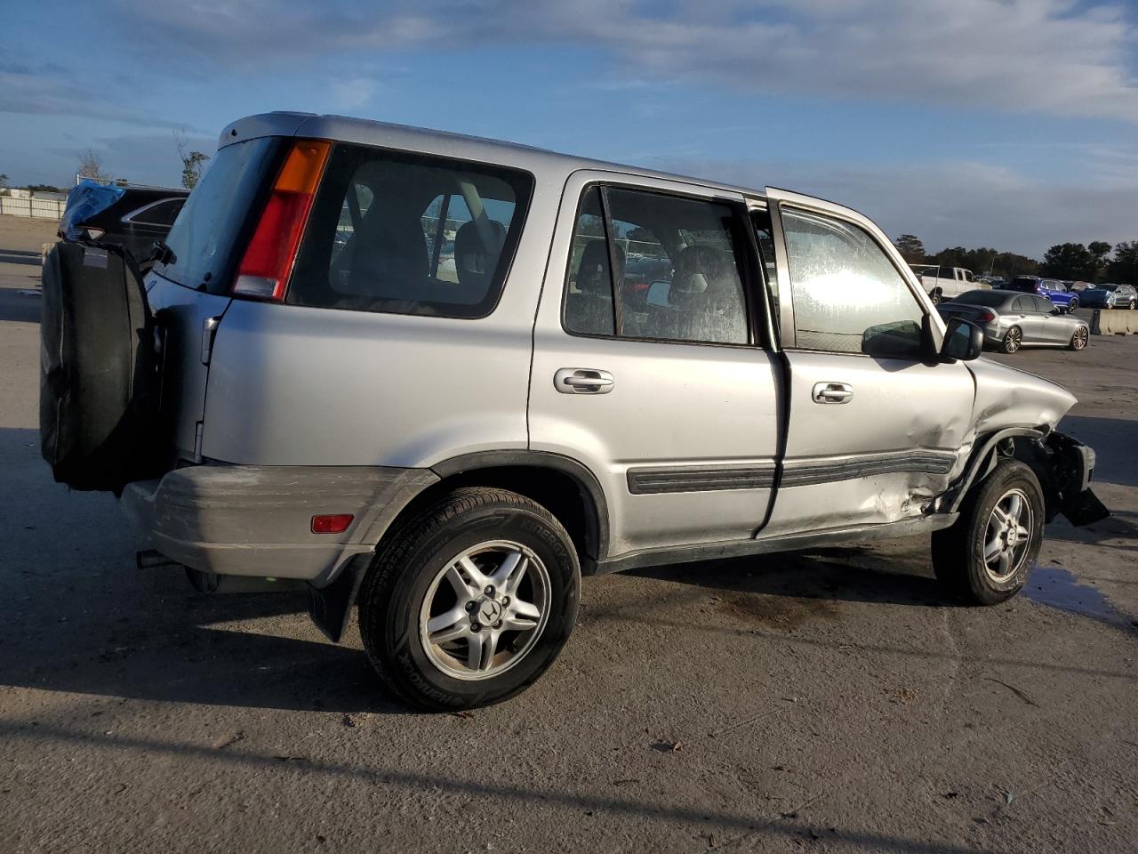 2000 Honda CR-V VIN JHLRD1862YC056934 Copart auction photo, all over damage thumbnail 3