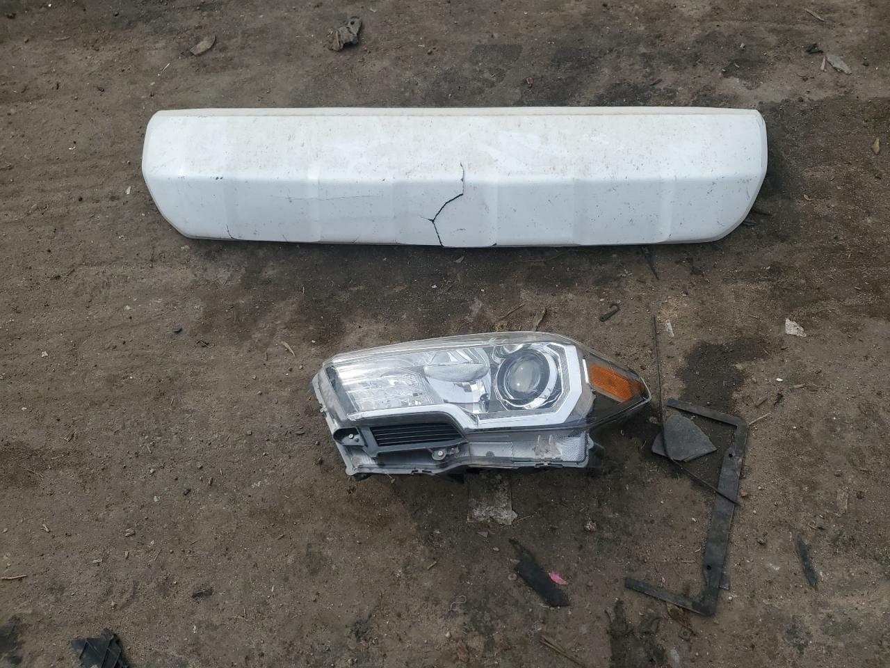 2020 Toyota Tacoma VIN 5TFCZ5AN0LX228814 Copart auction photo, front end damage thumbnail 14