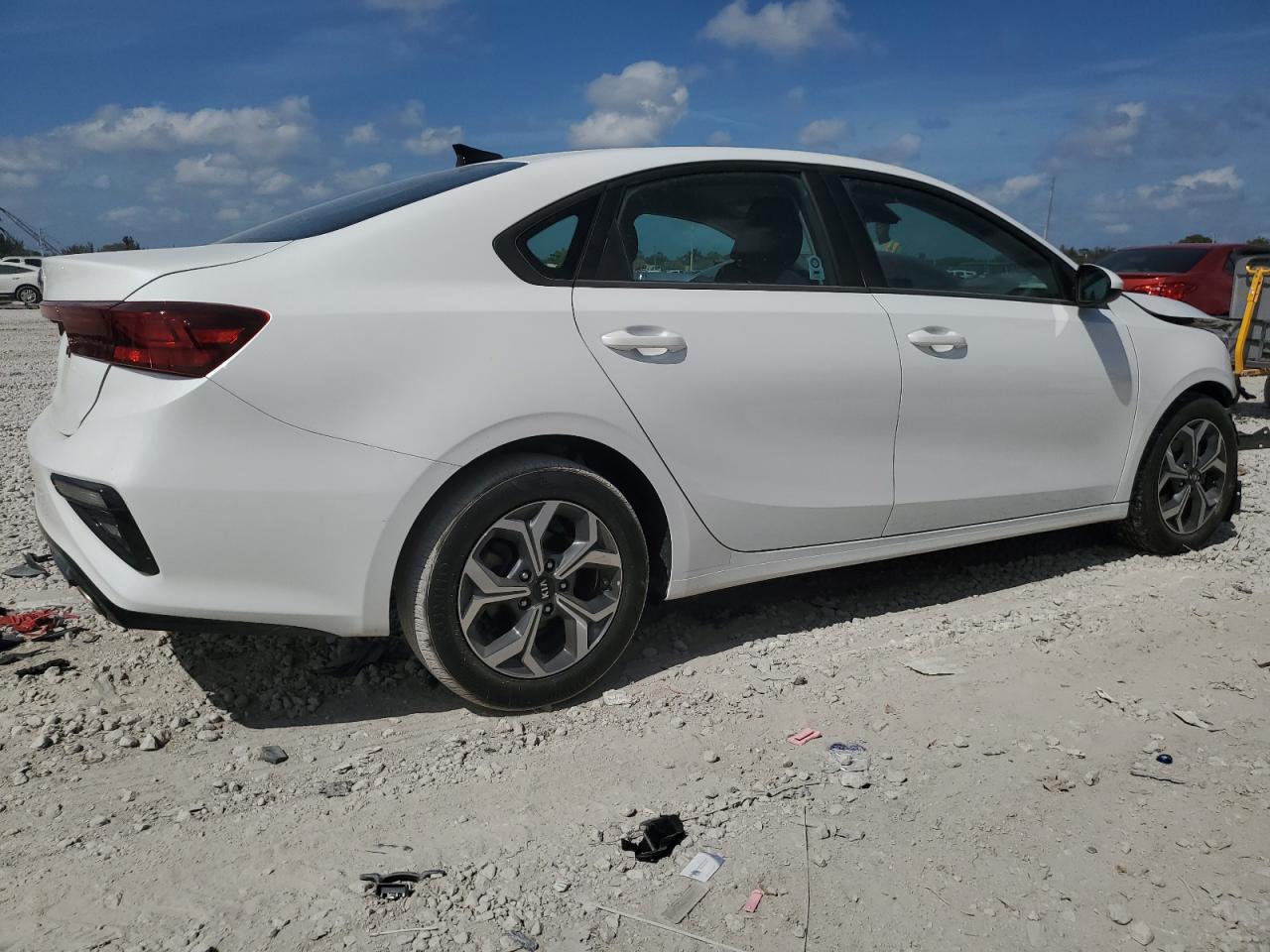 2021 KIA Forte VIN 3KPF24AD9ME326437 Copart auction photo, front end / minor dent/scratches damage thumbnail 3