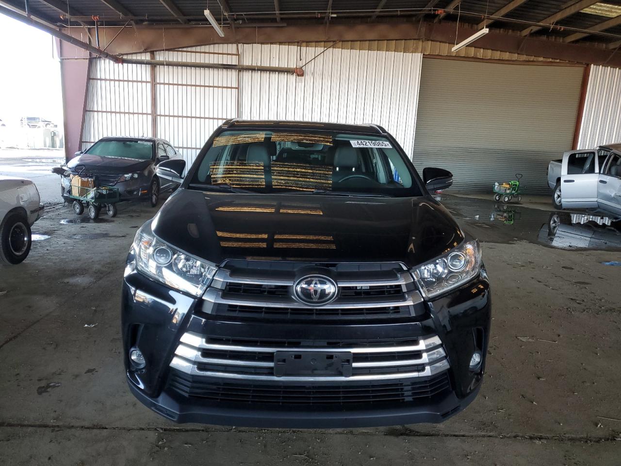 2019 Toyota Highlander VIN 5TDDZRFH9KS977677 Copart auction photo, rear end damage thumbnail 5