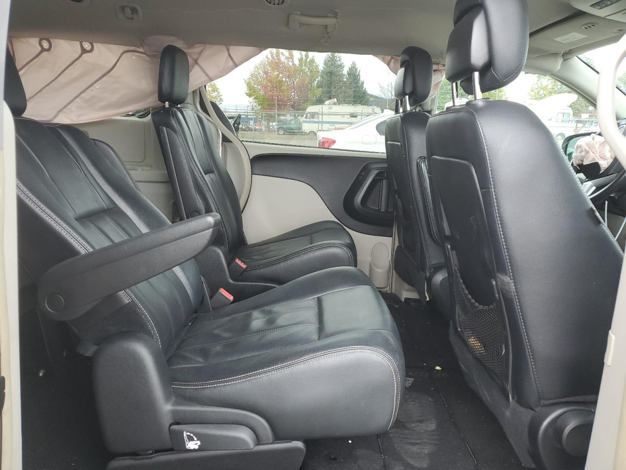2016 Chrysler Town & Country VIN 2C4RC1BG6GR186495 Copart auction photo, front end damage thumbnail 11
