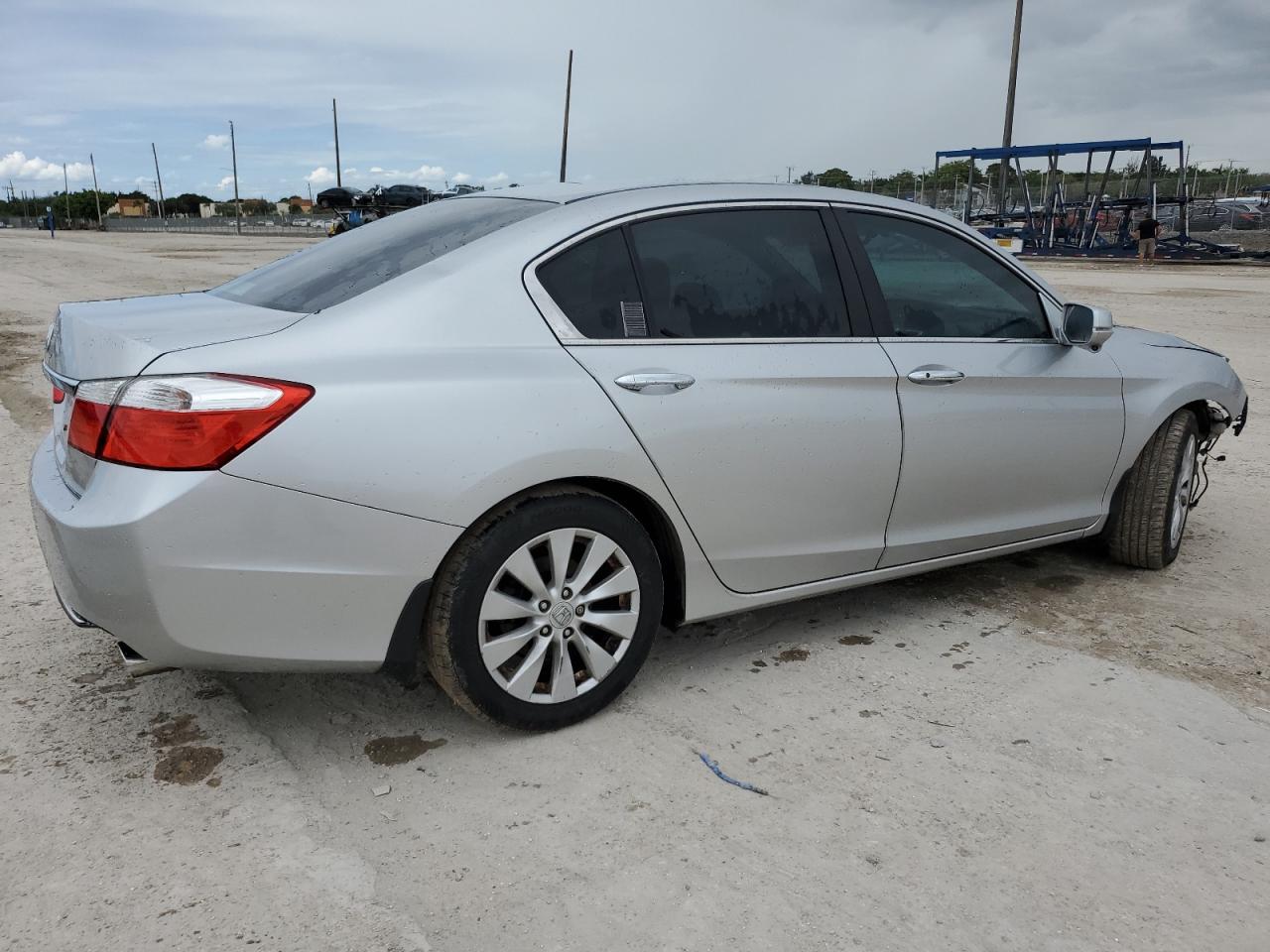 2013 Honda Accord VIN 1HGCR2F76DA190374 Copart auction photo, front end / minor dent/scratches damage thumbnail 3
