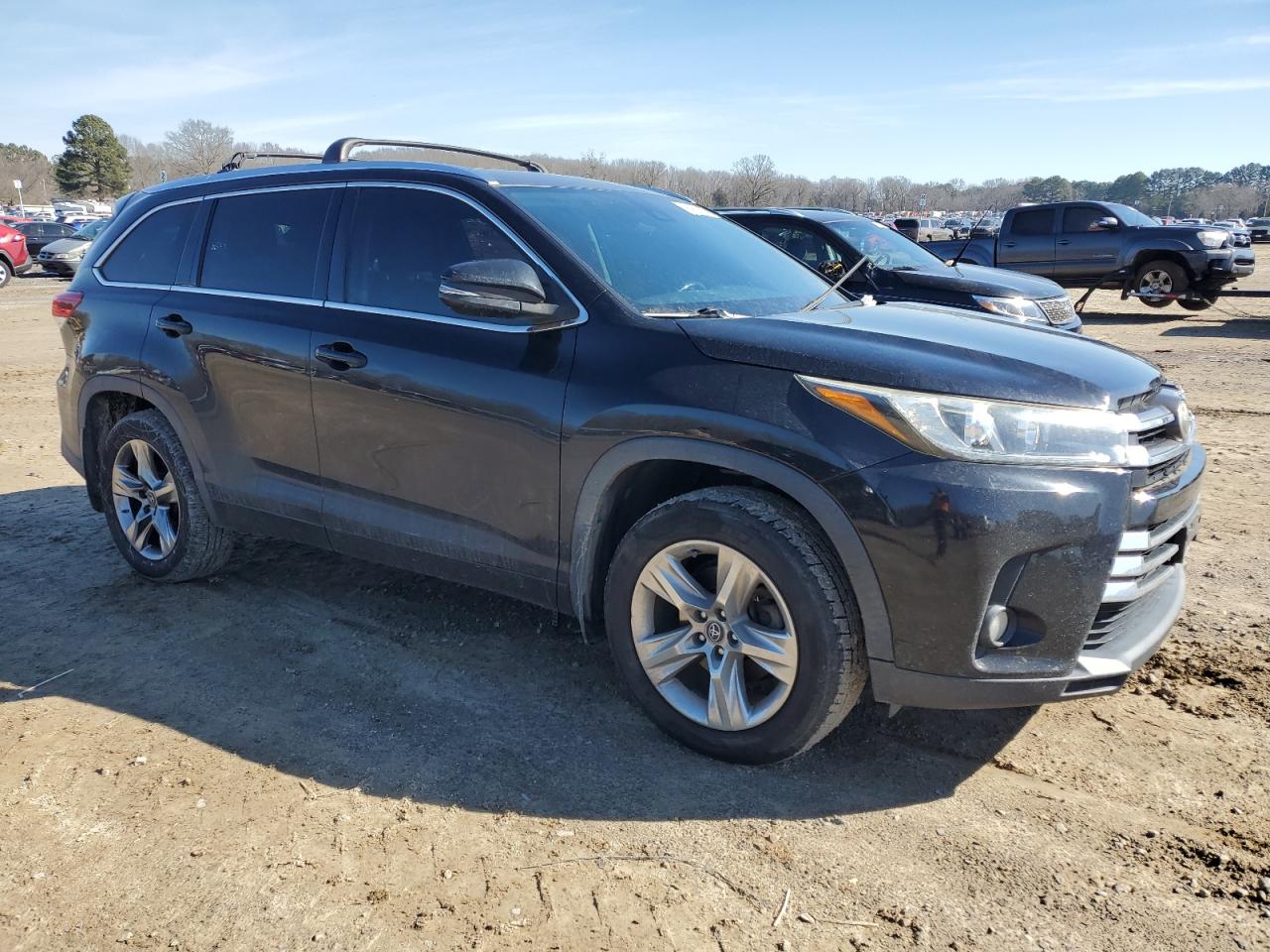 2017 Toyota Highlander VIN 5TDYZRFH7HS194335 Copart auction photo, front end / rear end damage thumbnail 4