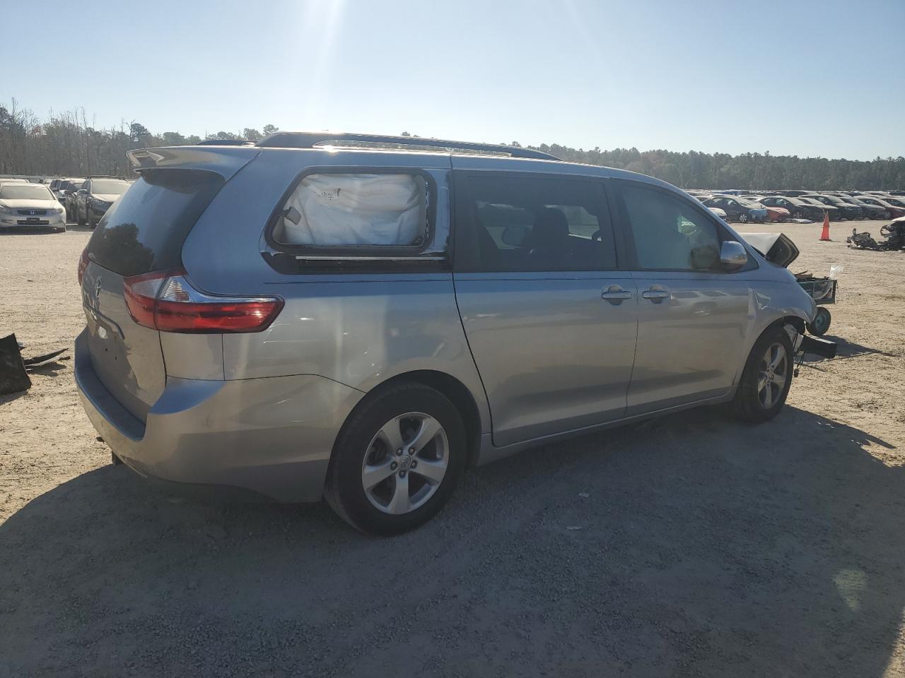 2017 Toyota Sienna VIN 5TDKZ3DC0HS820298 Copart auction photo, front end damage thumbnail 3