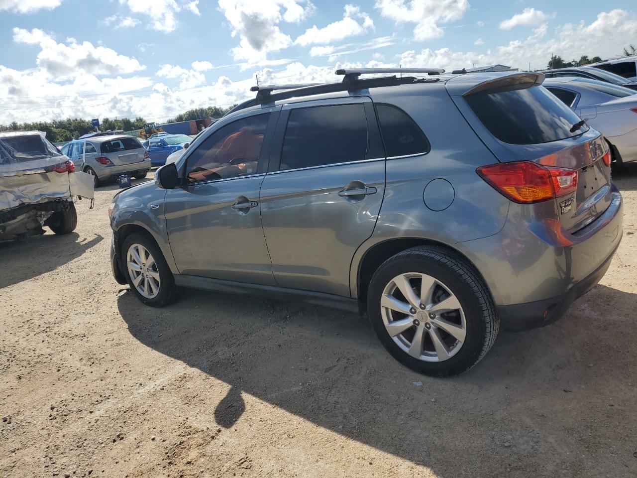 2015 Mitsubishi Outlander VIN 4A4AP4AW3FE052432 Copart auction photo, front end damage thumbnail 2