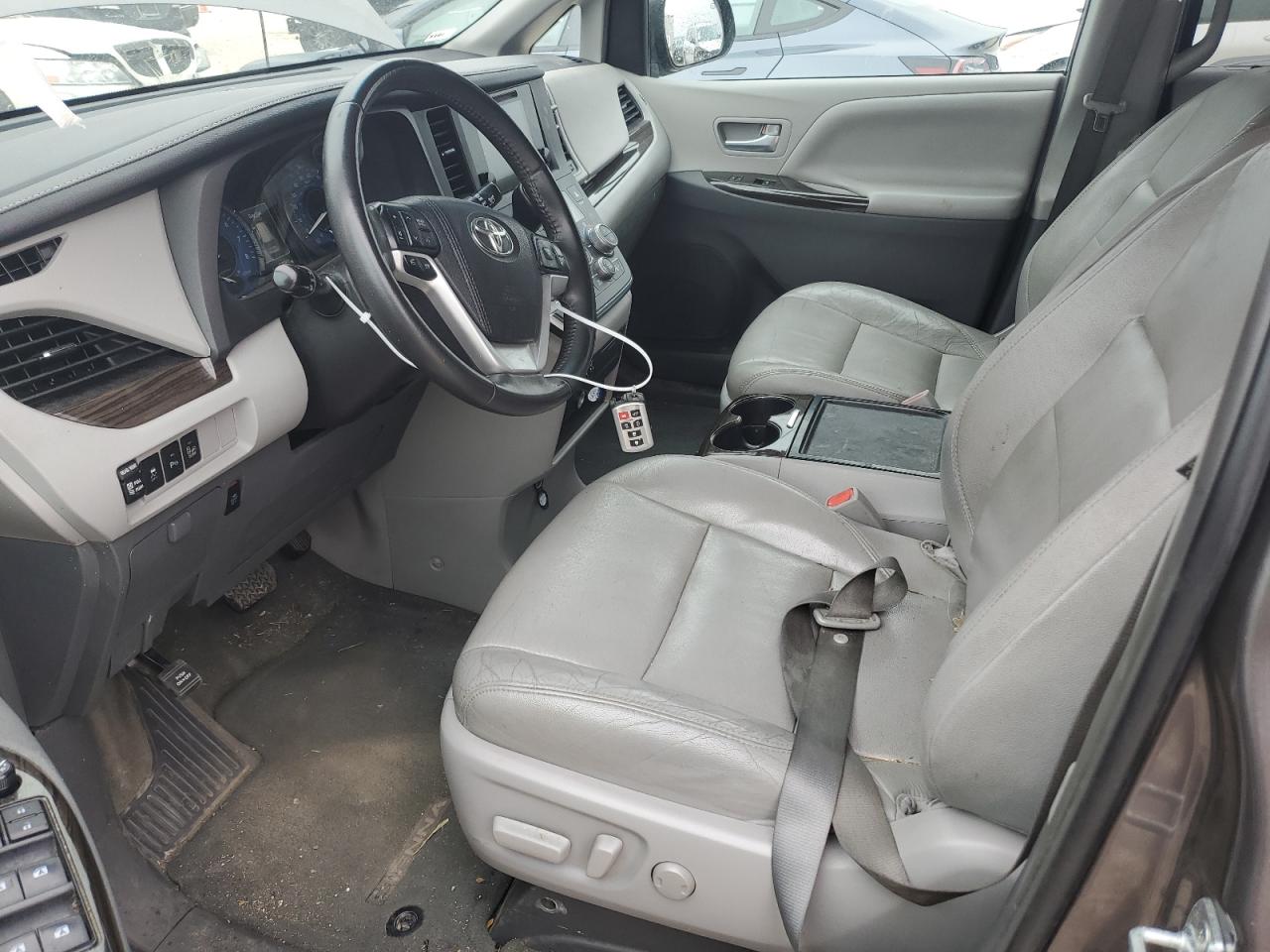 2017 Toyota Sienna VIN 5TDYZ3DC6HS847225 Copart auction photo, side / front end damage thumbnail 7