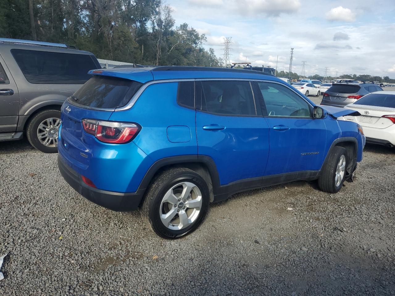 2018 Jeep Compass VIN 3C4NJDBB7JT333020 Copart auction photo, burn damage thumbnail 3