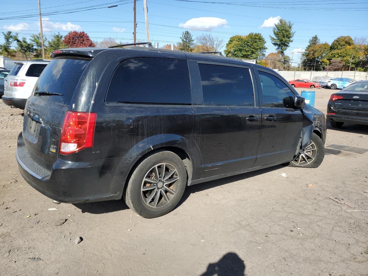 2018 Dodge Caravan VIN 2C4RDGEGXJR282777 Copart auction photo, front end / side damage thumbnail 3