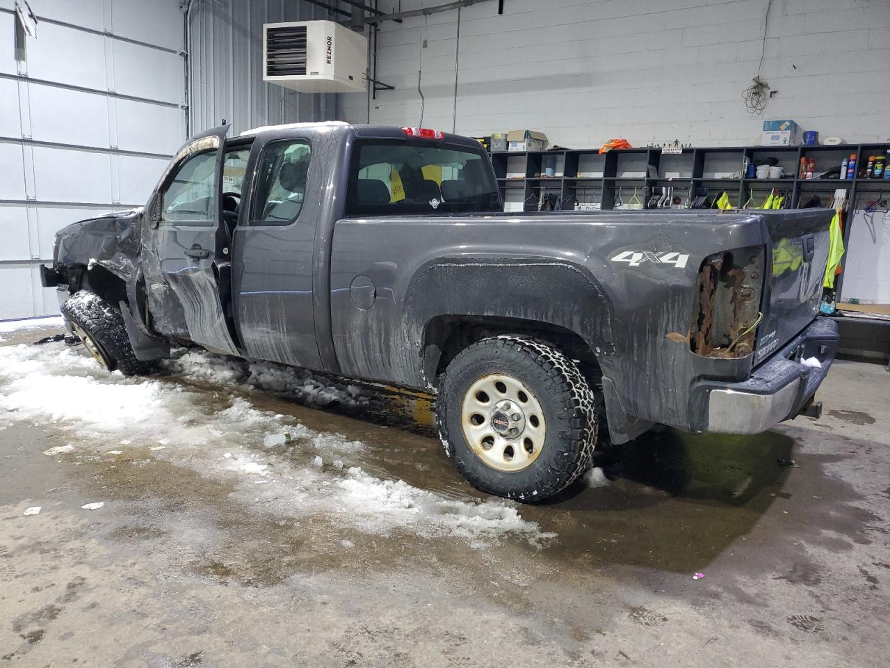 2011 GMC Sierra VIN 1GTR2TEA5BZ227428 Copart auction photo, front end / side damage thumbnail 2