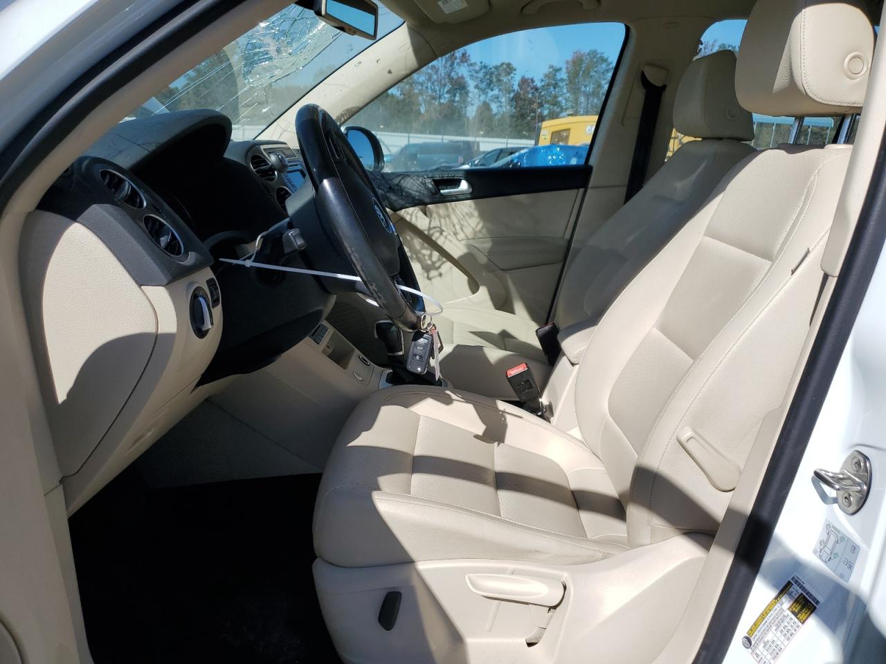 2017 Volkswagen Tiguan VIN WVGAV7AX7HK023815 Copart auction photo, top/roof damage thumbnail 7