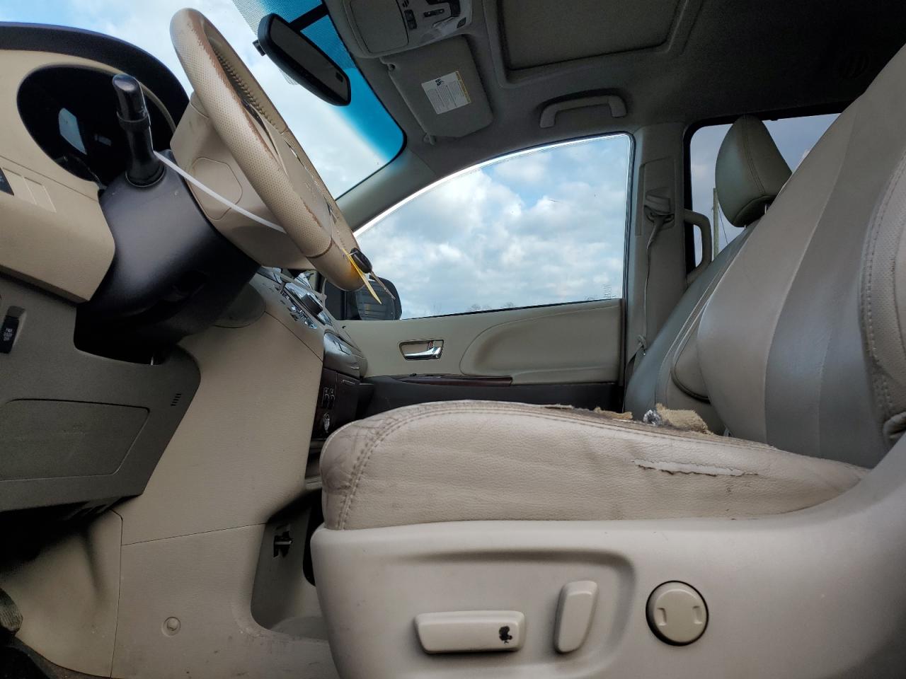2012 Toyota Sienna VIN 5TDYK3DC8CS202539 Copart auction photo, side / rear end damage thumbnail 7