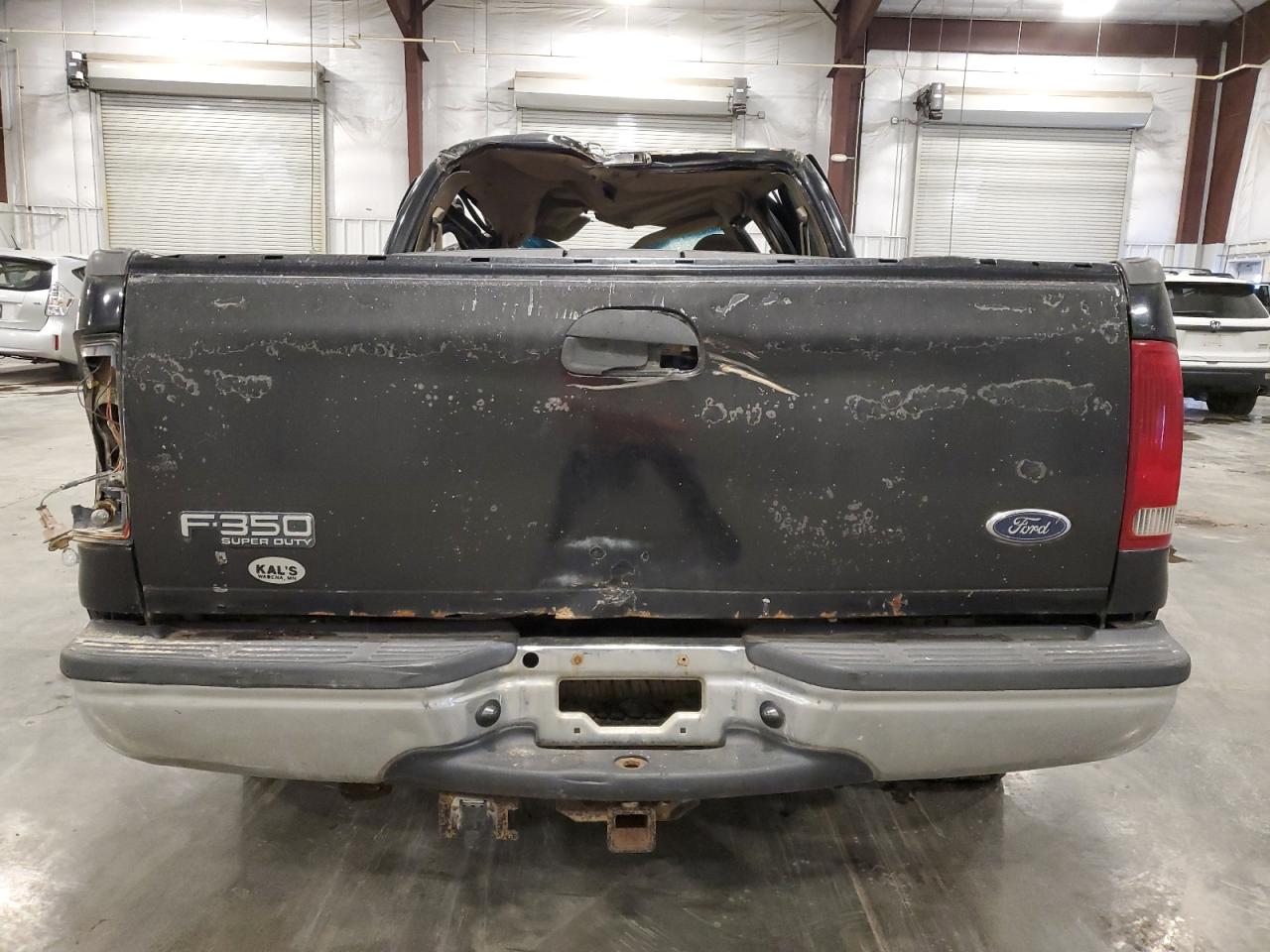 2001 Ford F350 VIN 1FTSW31F81EA26121 Copart auction photo, all over damage thumbnail 6