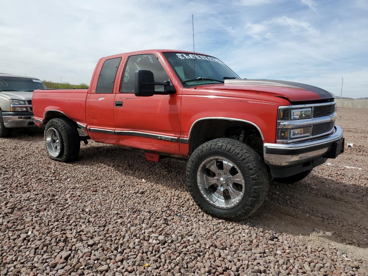 1997 Chevrolet GMT-400 VIN 2GCEK19RXV1278018 Copart auction photo, side / rear end damage thumbnail 4