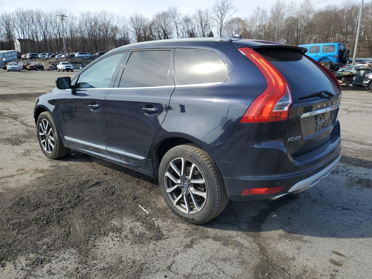 2017 Volvo XC60 VIN YV449MRR4H2074325 Copart auction photo, front end / minor dent/scratches damage thumbnail 2