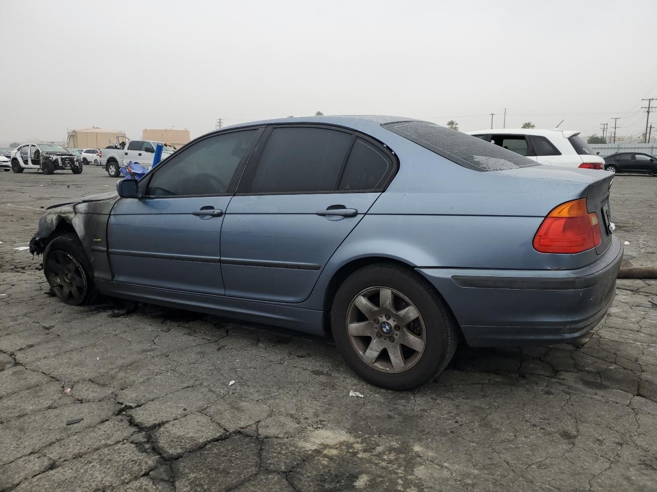 2001 BMW 3er VIN WBAAV33421FU96176 Copart auction photo, burn damage thumbnail 2