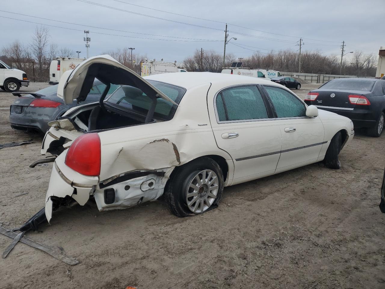 2007 Lincoln Town Car VIN 1LNHM81V17Y608942 Copart auction photo, rear end / mechanical damage thumbnail 3