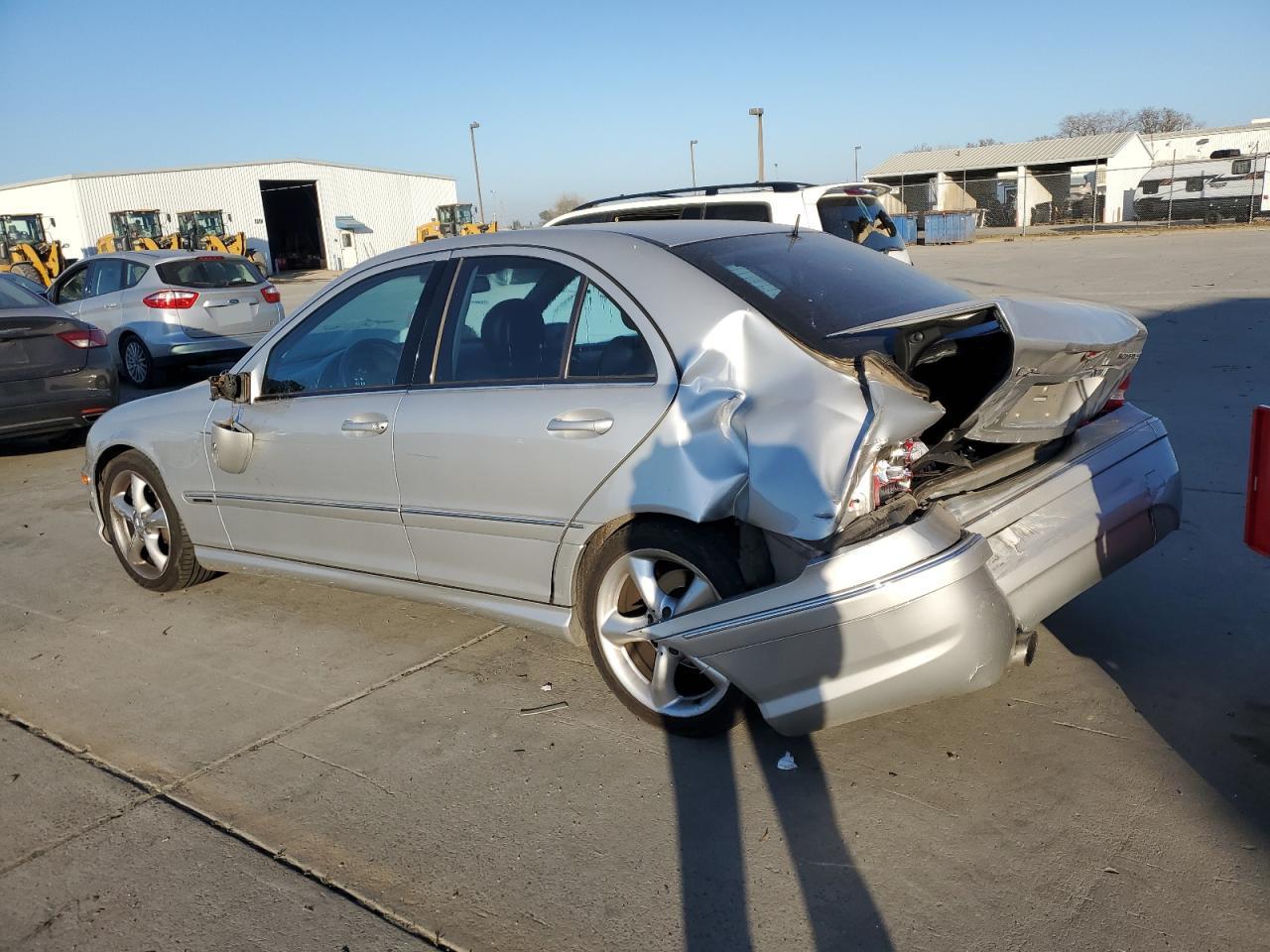 2005 Mercedes-Benz C-klasse VIN WDBRF40J25F719016 Copart auction photo, rear end damage thumbnail 2