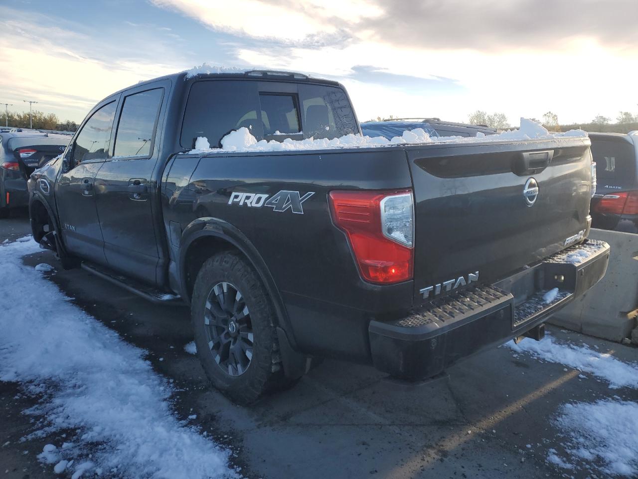 2017 Nissan Titan VIN 1N6AA1E5XHN537501 Copart auction photo, front end / top/roof damage thumbnail 2