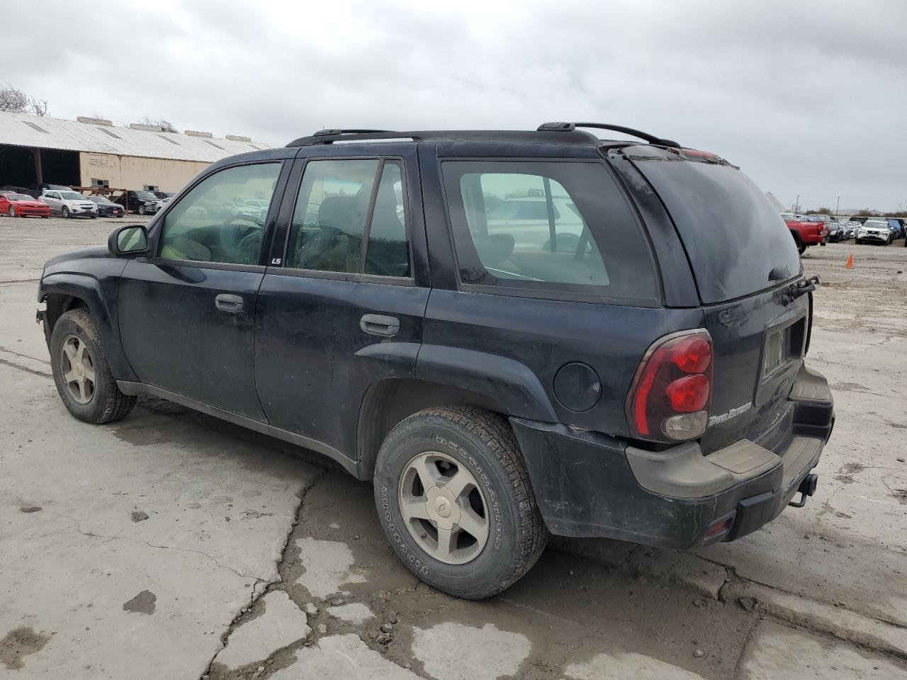 2004 Chevrolet TrailBlazer VIN 1GNDS13S842420511 Copart auction photo, side / front end damage thumbnail 2