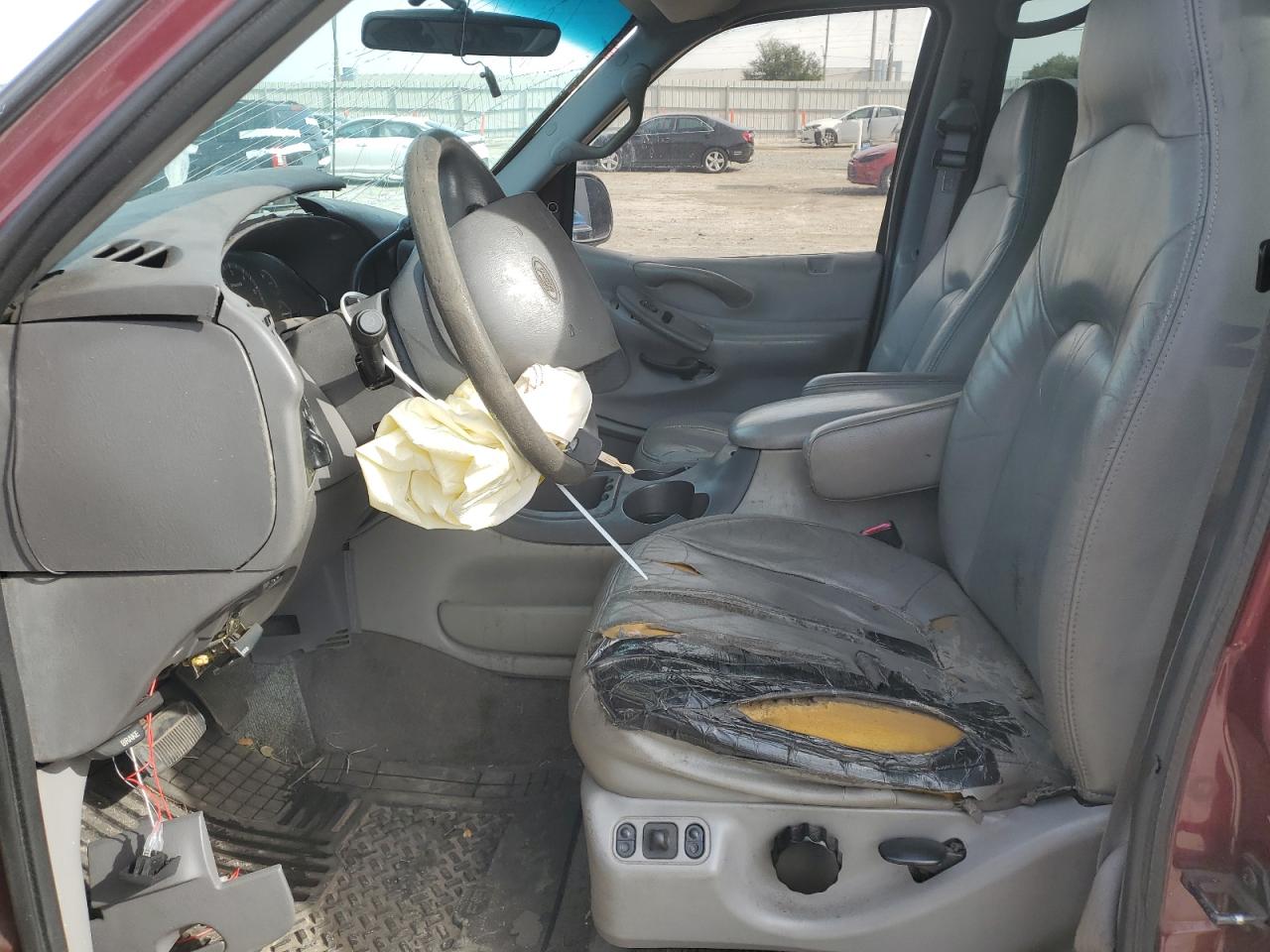 1999 Ford Expedition VIN 1FMPU18LXXLB36177 Copart auction photo, front end damage thumbnail 7