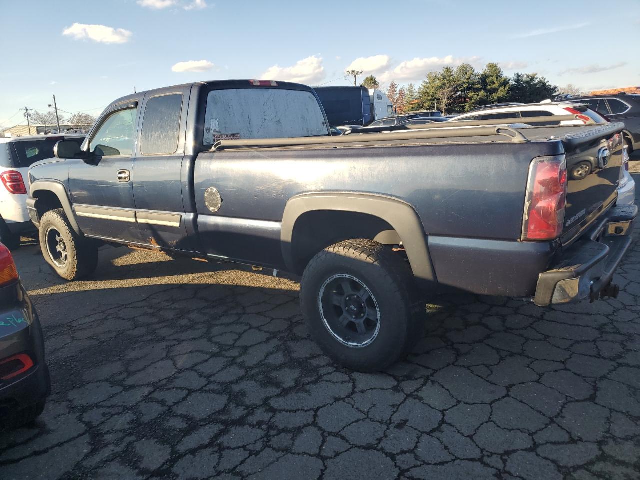 2005 Chevrolet Silverado VIN 1GCEK19T75E176749 Copart auction photo, minor dent/scratches damage thumbnail 2