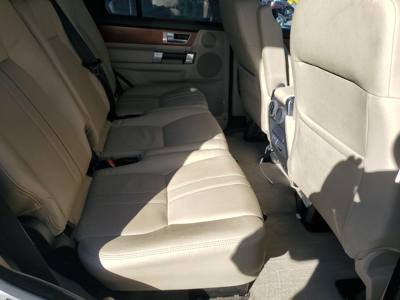 2011 Land Rover LR4 VIN SALAG2D42BA569754 Copart auction photo, front end damage thumbnail 11