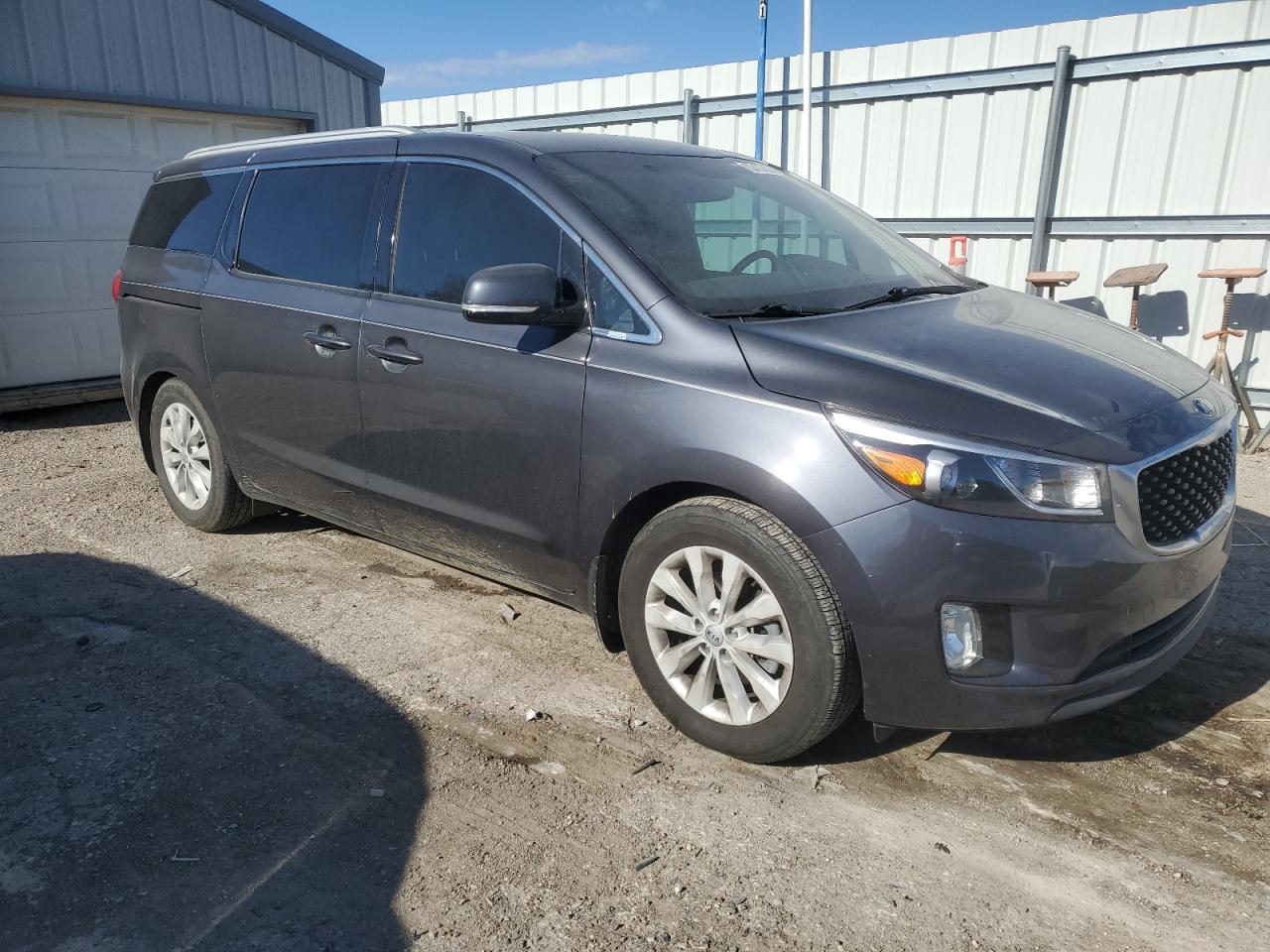 2016 KIA Sedona VIN KNDMC5C17G6116524 Copart auction photo, all over damage thumbnail 4