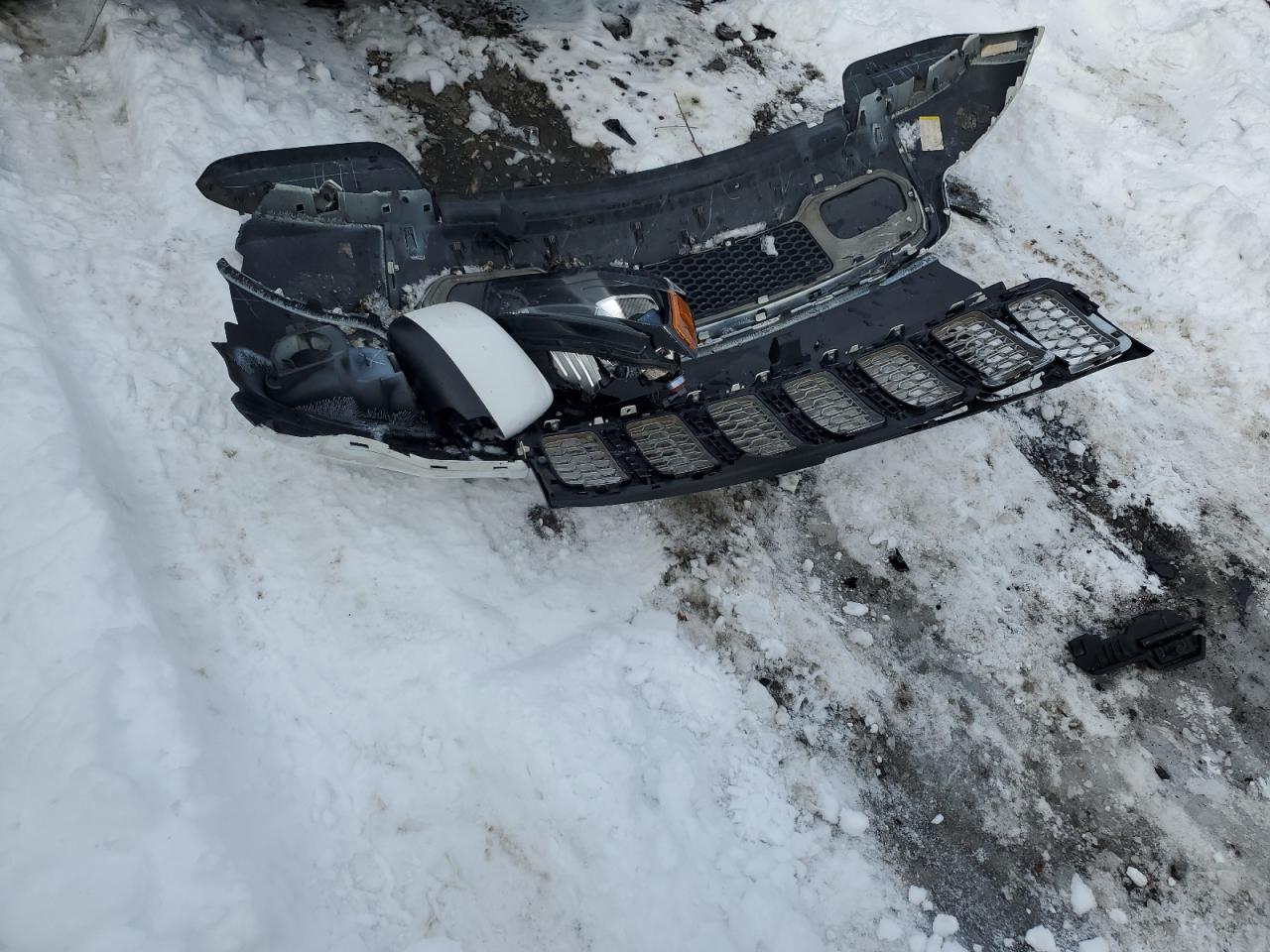 2020 Jeep Grand Cherokee VIN 1C4RJFAG3LC398231 Copart auction photo, front end / undercarriage damage thumbnail 15
