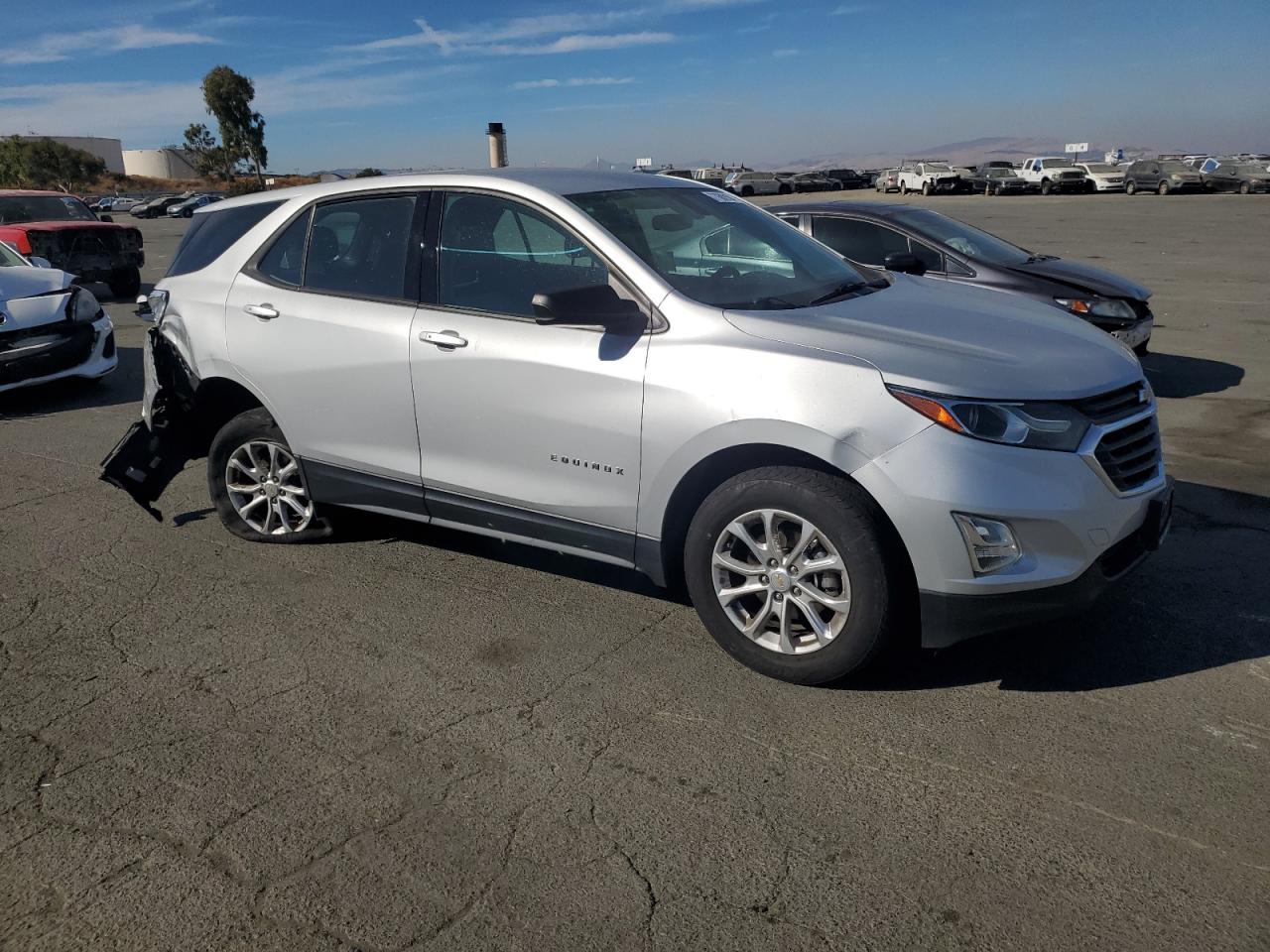 2018 Chevrolet Equinox VIN 2GNAXREV9J6206152 Copart auction photo, all over damage thumbnail 4